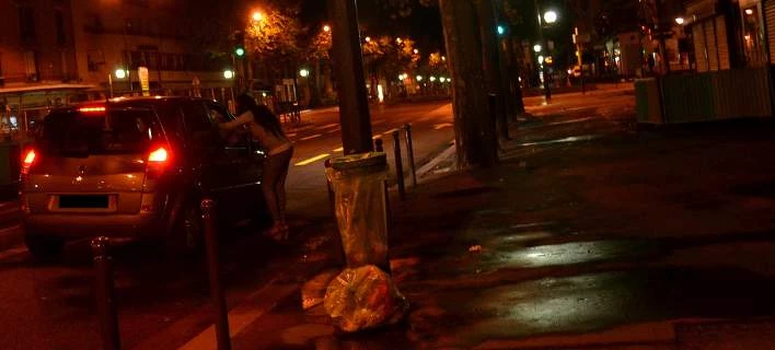 Τραγωδία: Απελπισμένη ιερόδουλη βγήκε στην πιάτσα μισή ώρα αφότου γέννησε